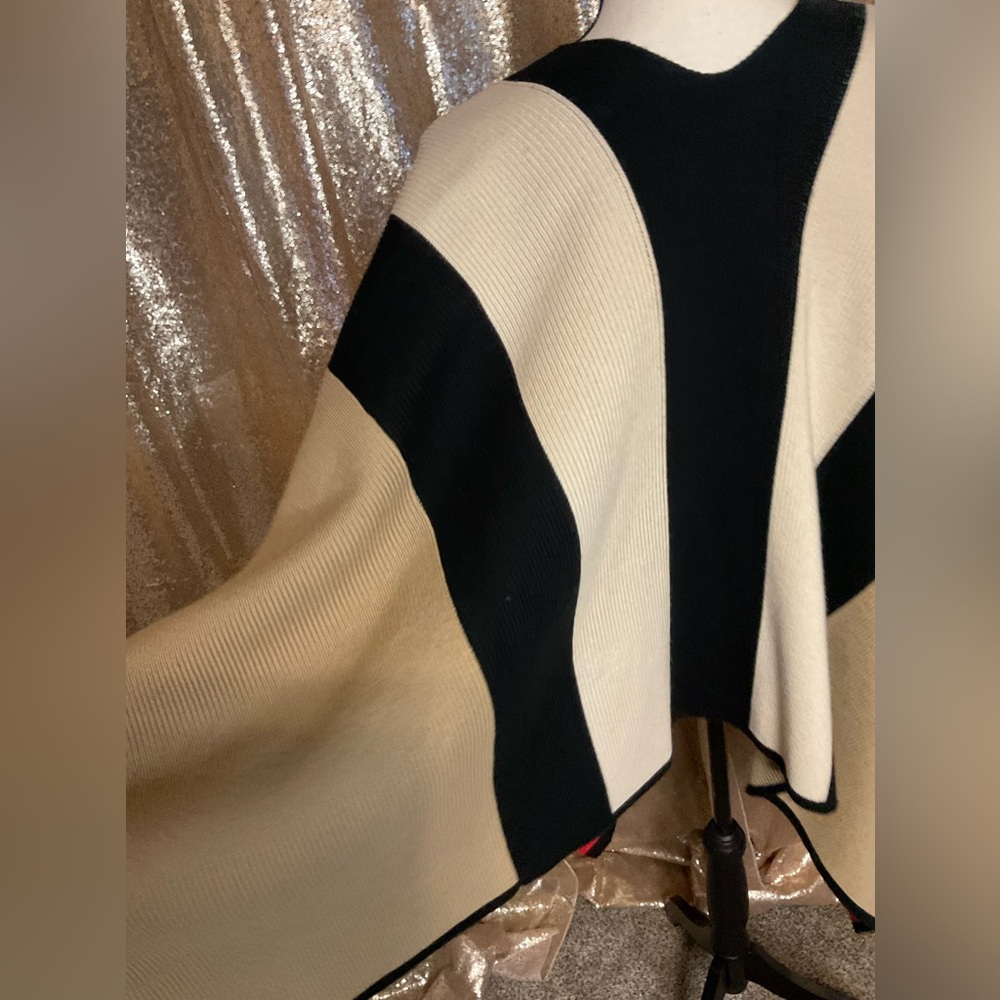 Burberry Shawl Cape - Picture 5 of 8